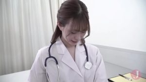 Cơ thể tuyệt đẹp của cô nàng y tá trẻ tuổi