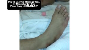 Massage yoni cho vợ thằng bạn cực sướng