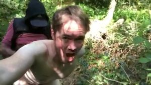 Mất trinh hậu môn trong rừng khi đi dã ngoại cùng bê đê