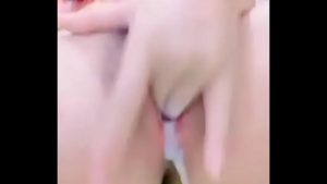 Gái xinh 2k5 thủ dâm móc bướm lên đỉnh dâm thủy chảy ra ào ào