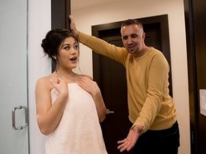 Chịch cô em gái body căng đét