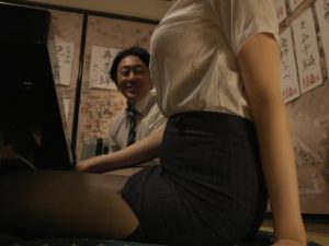 Chịch cô nhân viên nứng dâm khát dục