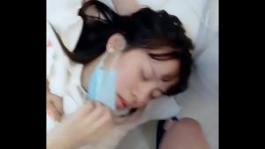 Em gái Trung Quốc xinh đẹp bị bạn trai địt trong nhà nghỉ