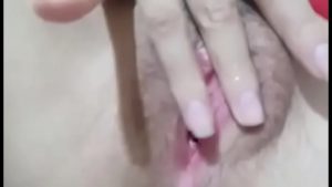 Em gái xinh dâm học sinh lớp 11 móc lồn tự sướng khoe với trai