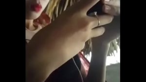 Rủ người yêu đi cafe chòi nắn vếu xong đè em ra địt