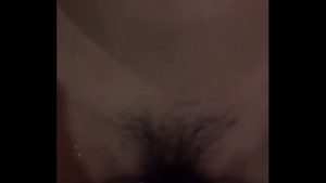 Chịch em gái ngành xinh sướng dâm bắn nước