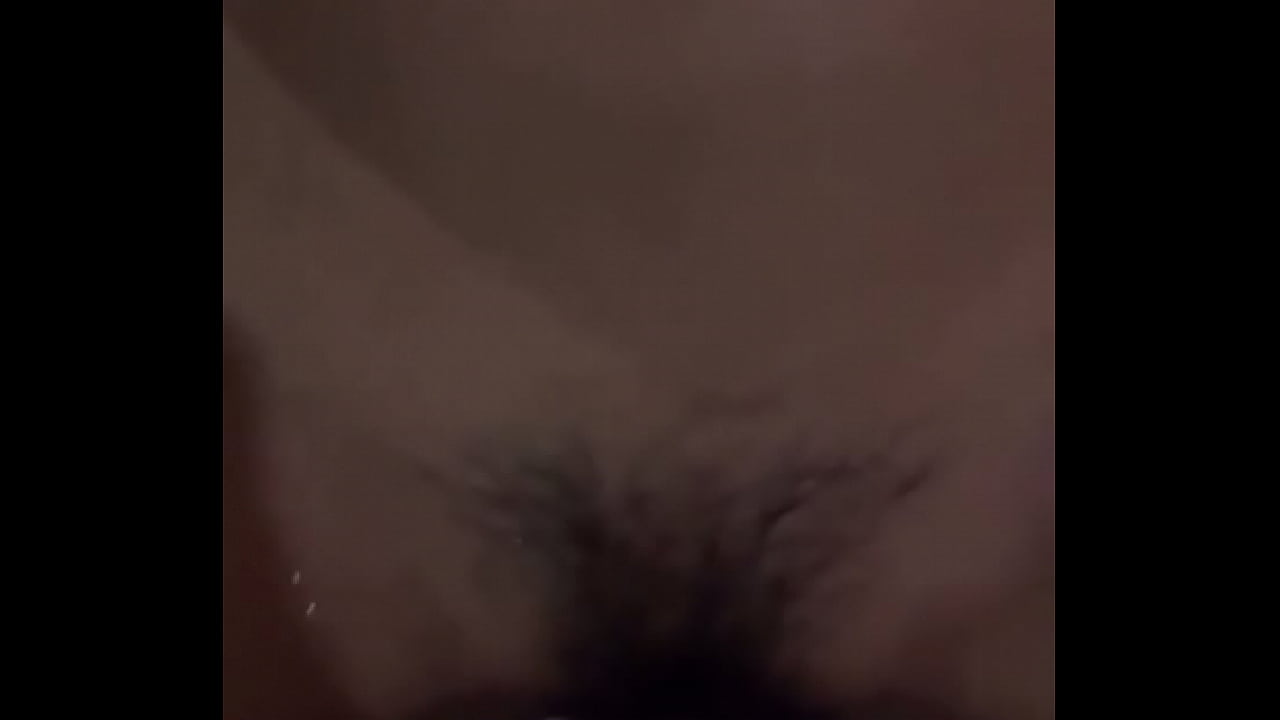 Chịch em gái ngành xinh sướng dâm bắn nước