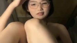 Cô em dâm mới lớn show lồn xinh tơ