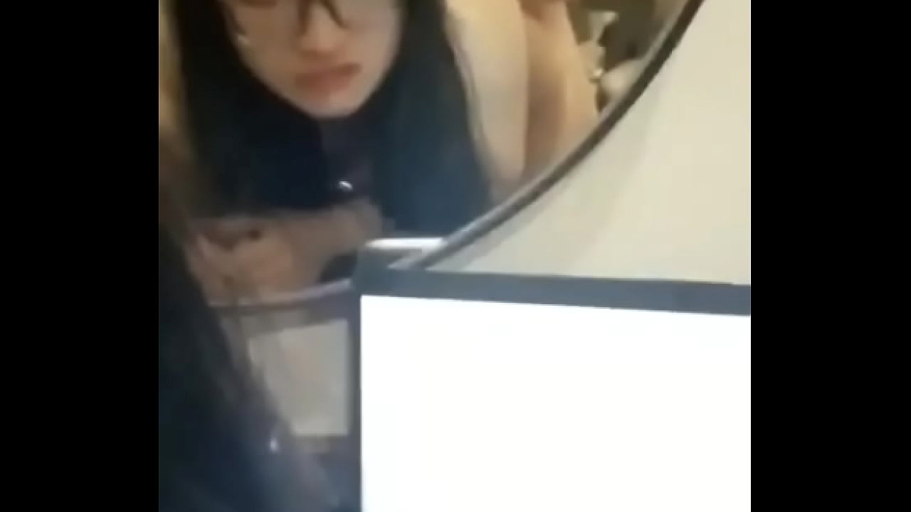 Em sinh viên đang học onl thì bị đụ rồi xuất tinh vào trong