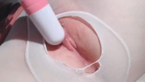 Cô nàng nứng lồn hồng cạ sextoy ướt át dâm quá