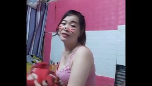 Mái già dâm livestream cưỡi cu giả nứng quá