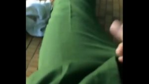 Chú bộ đội khoe cu dâm nứng nừng